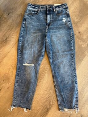 American Eagle Outfitters Highest Rise Mom Jean in Dark Clouds